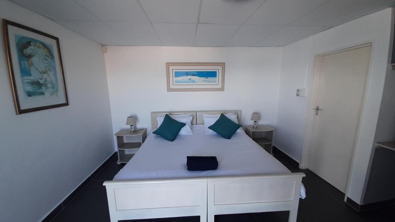Swept Away Guesthouse - No-Loadshedding Yzerfontein Ngoại thất bức ảnh