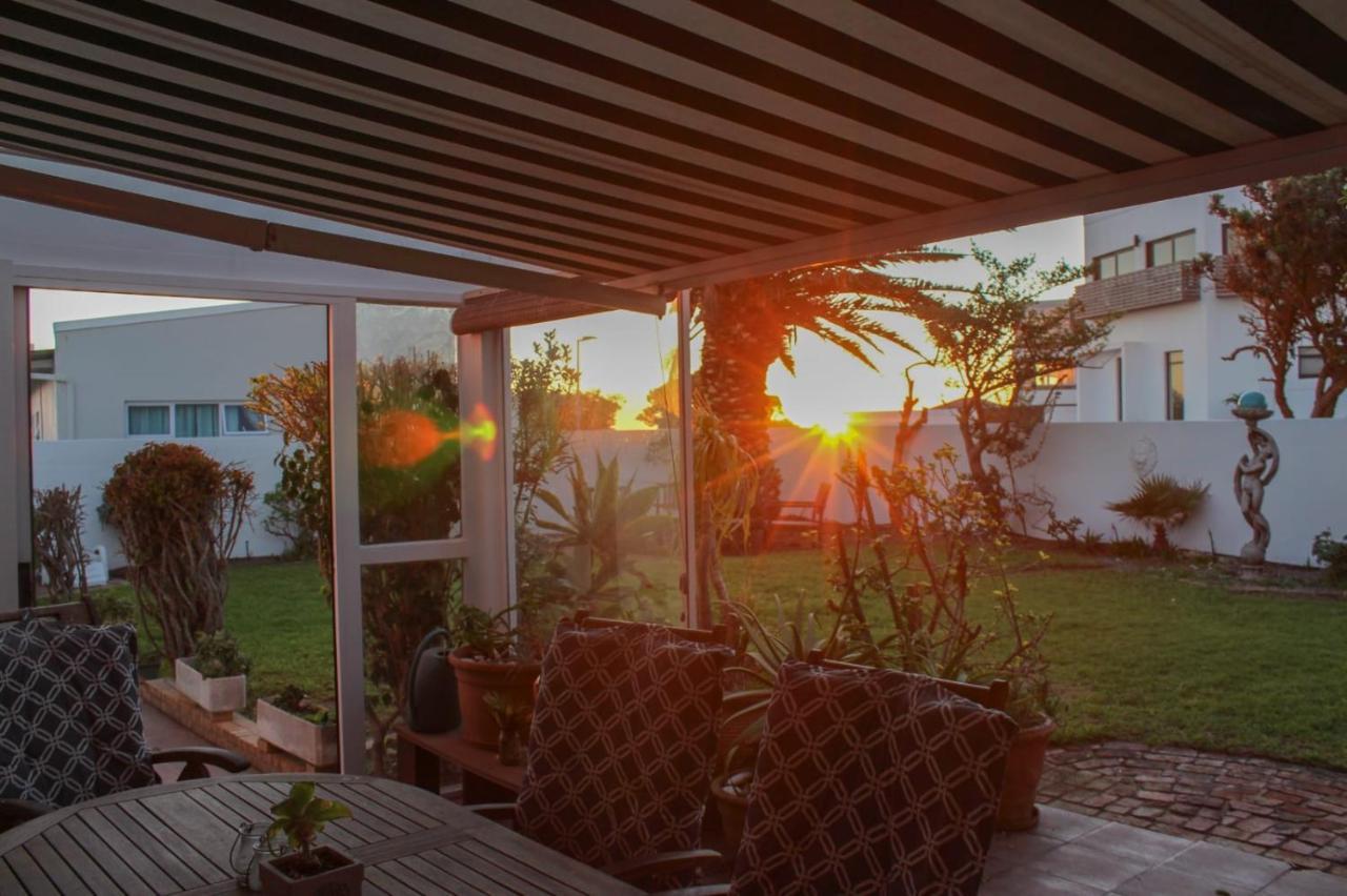 Swept Away Guesthouse - No-Loadshedding Yzerfontein Ngoại thất bức ảnh