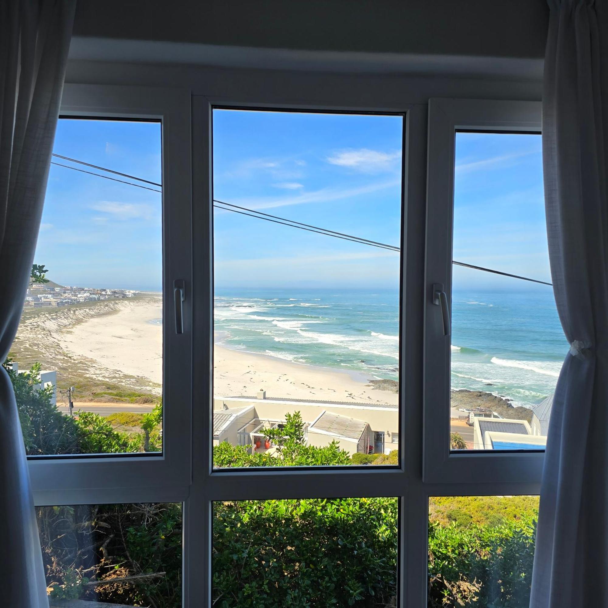Swept Away Guesthouse - No-Loadshedding Yzerfontein Ngoại thất bức ảnh