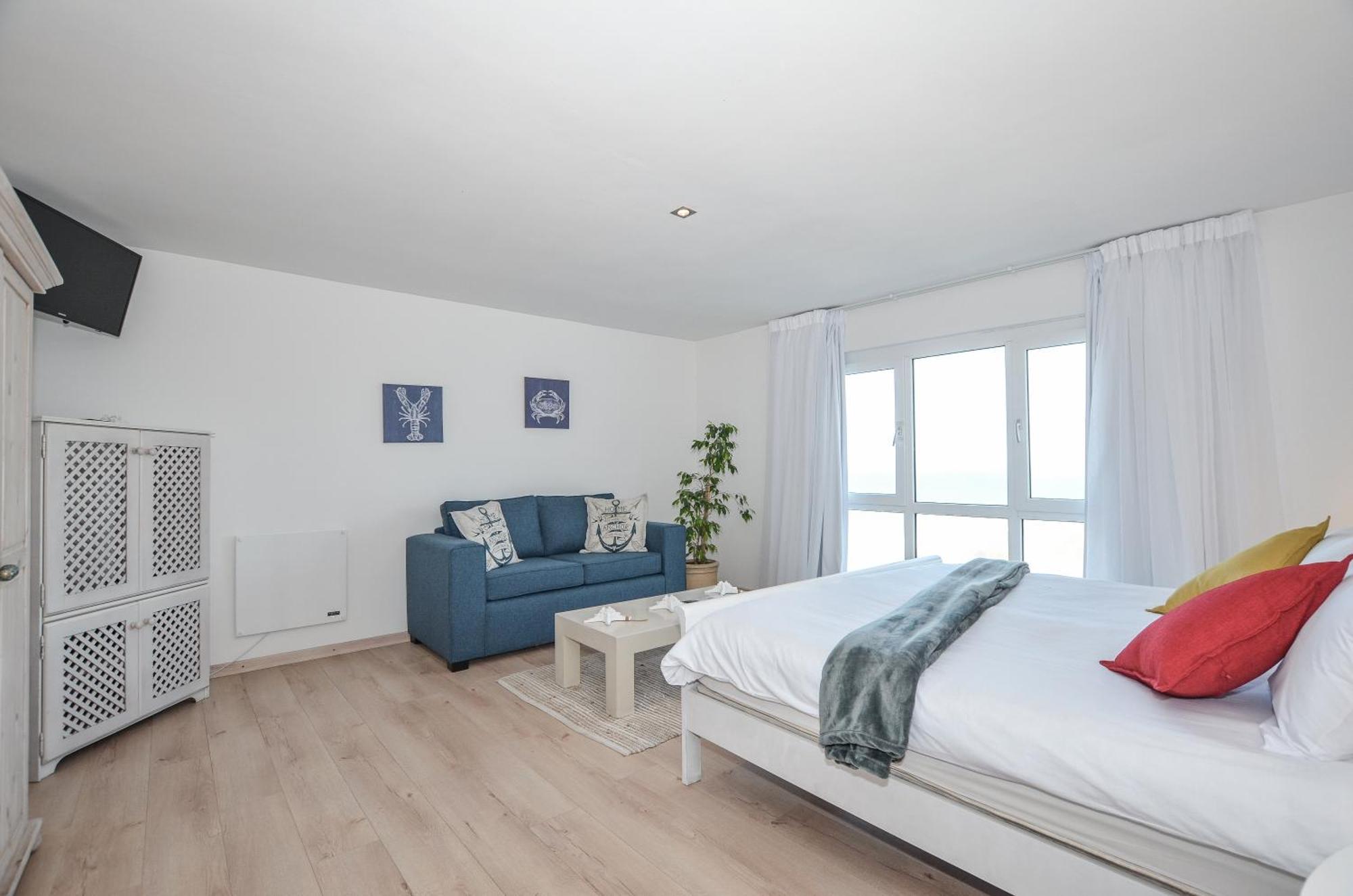 Swept Away Guesthouse - No-Loadshedding Yzerfontein Ngoại thất bức ảnh