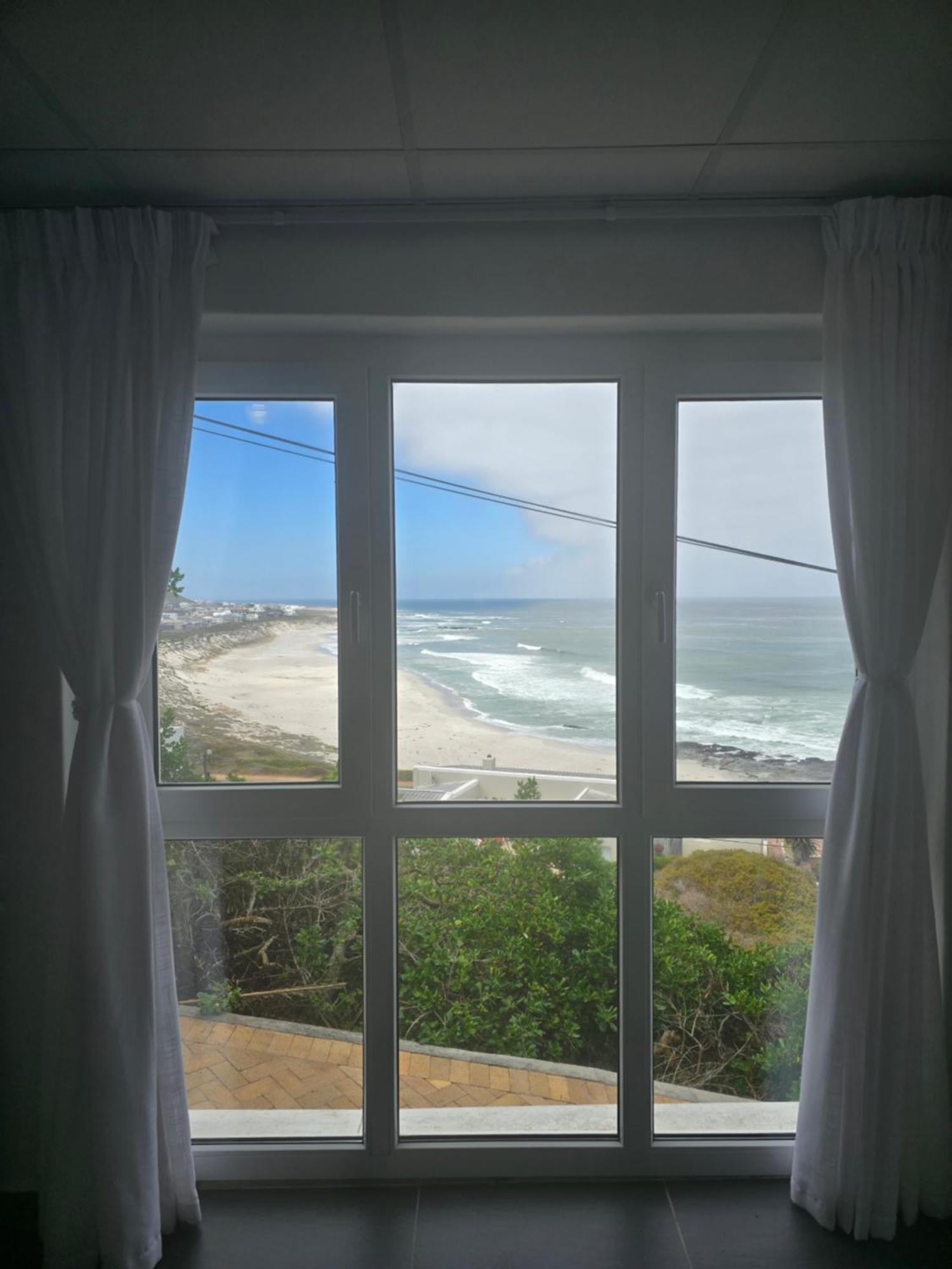 Swept Away Guesthouse - No-Loadshedding Yzerfontein Ngoại thất bức ảnh
