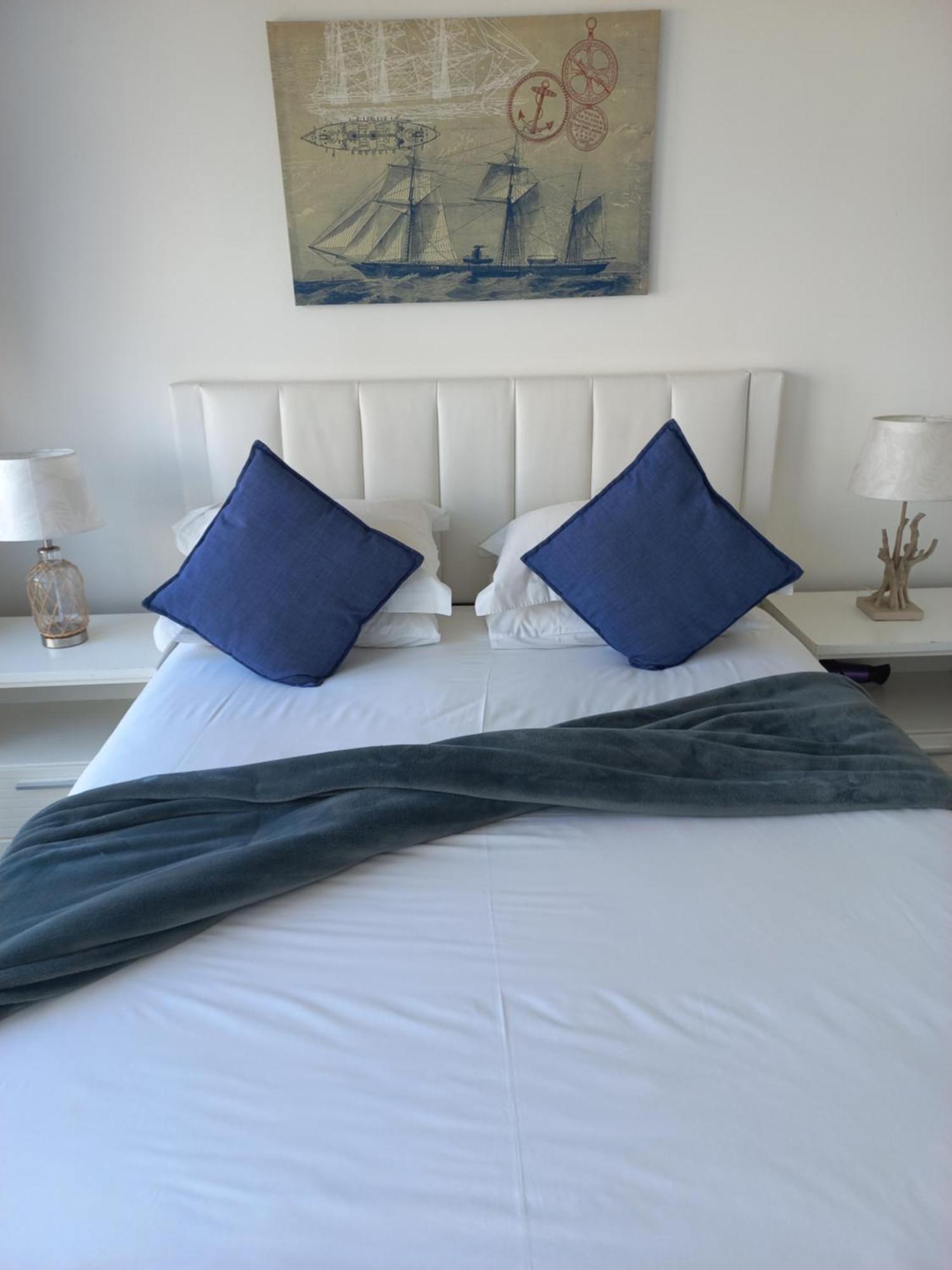 Swept Away Guesthouse - No-Loadshedding Yzerfontein Ngoại thất bức ảnh