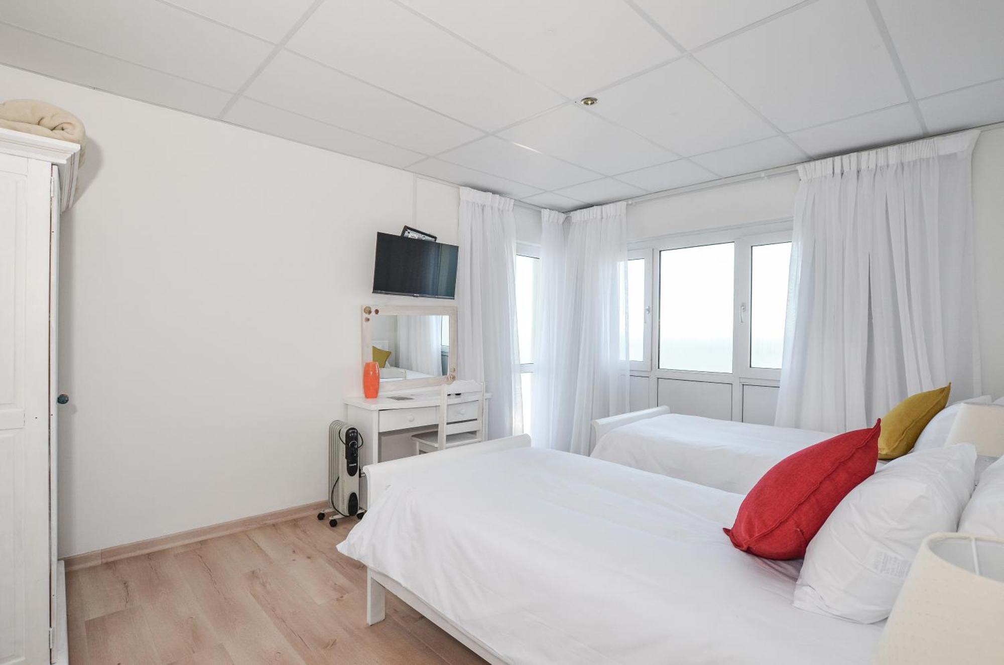 Swept Away Guesthouse - No-Loadshedding Yzerfontein Ngoại thất bức ảnh