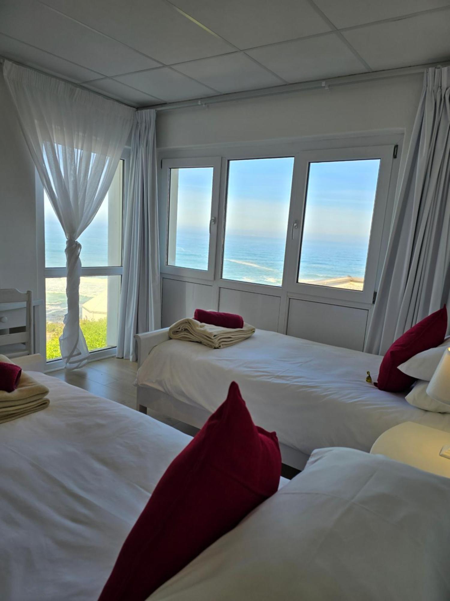 Swept Away Guesthouse - No-Loadshedding Yzerfontein Ngoại thất bức ảnh